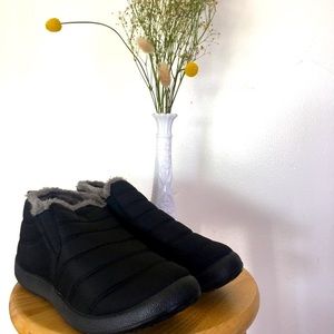 Warm Winter Boots. Perfect for basement booties  boots. Size 42 UK 9.5 in US.